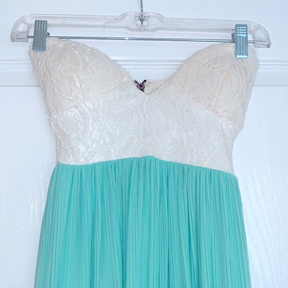 White and Teal Strapless Dress - Picture 2 of 8